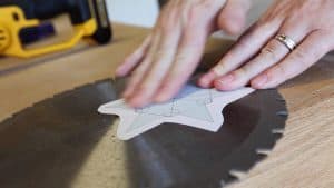 Make a Throwing Star from a Saw Blade 0003