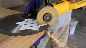 Make a Throwing Star from a Saw Blade 0009