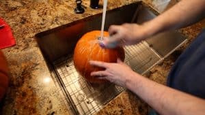 Make Minion Pumpkins for Halloween 0001