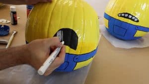 Make Minion Pumpkins for Halloween 0008