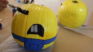 Make Minion Pumpkins for Halloween 0009