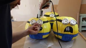 Make Minion Pumpkins for Halloween 0012