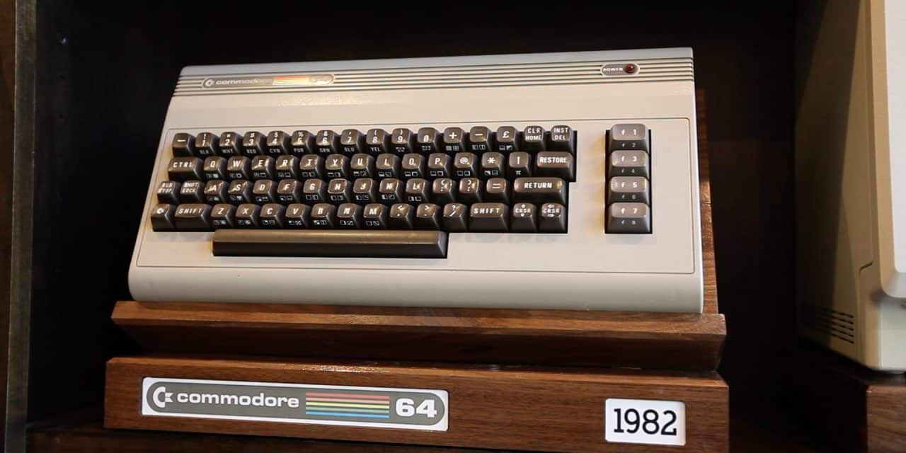 Retro Computer Display Stand for C64 and Macintosh