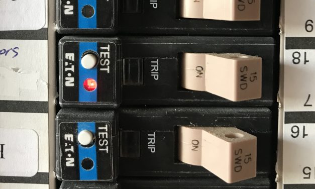 Eaton Breaker Flashing Red