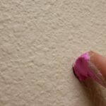 Spackling holes