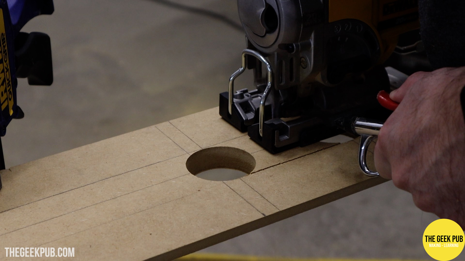 Cutting grab handles jigsaw